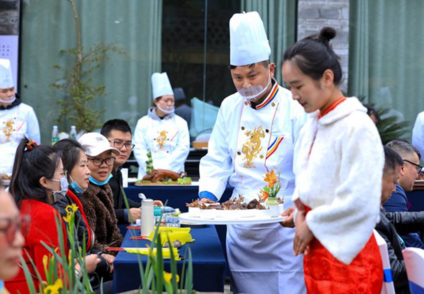 梁平鹵味美食品鑒大賽活動(dòng)現(xiàn)場(chǎng)。熊偉攝