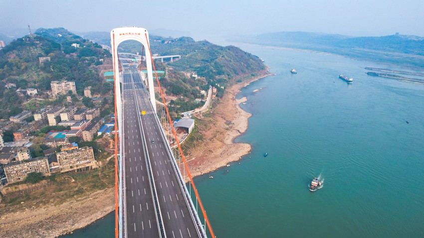 重慶郭家沱長江大橋。鄒樂攝