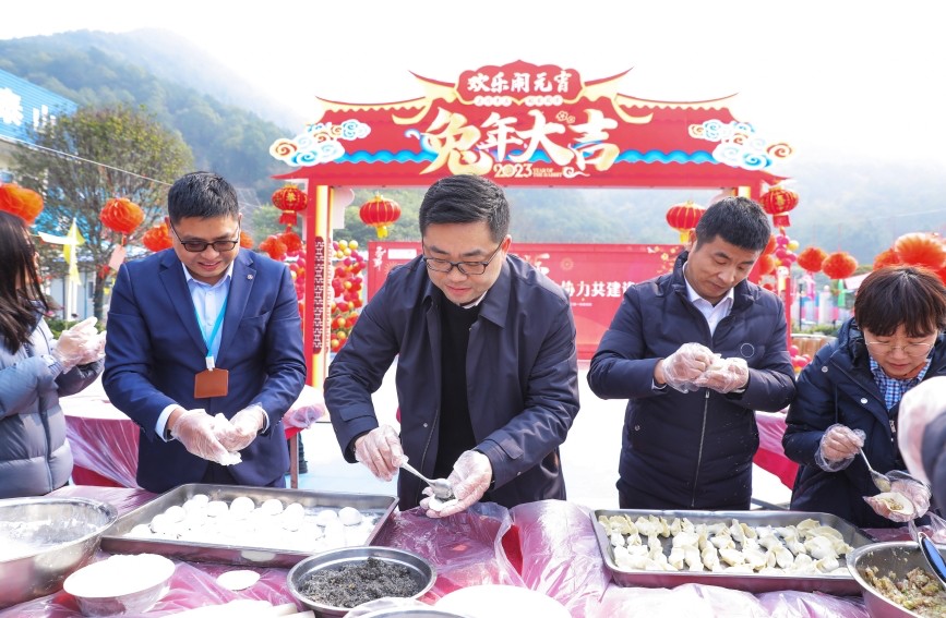 包湯圓、餃子。重慶城投建設(shè)公司供圖