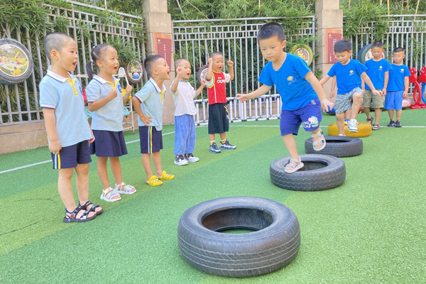 綠地芳草園建構(gòu)游戲。大渡口幼教集團供圖