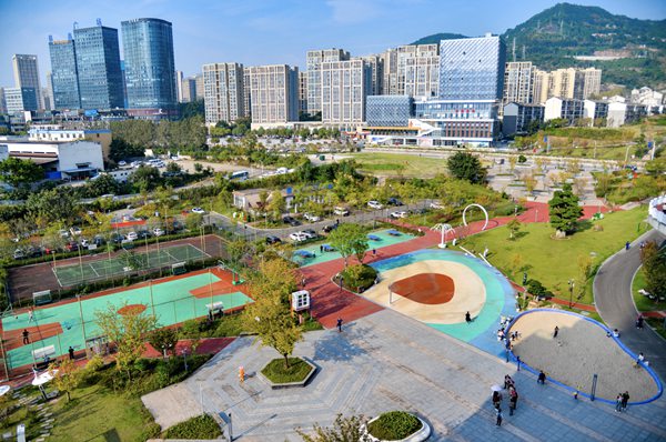 寧波援建萬州區(qū)櫻花渡體育公園。付作僑攝