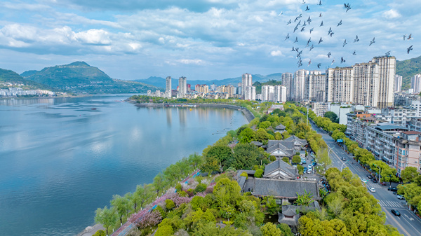 漢豐湖風景怡人。陳永松攝