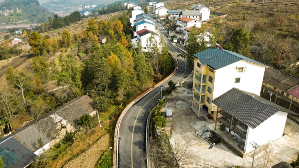 悅川路。石柱縣交通局供圖