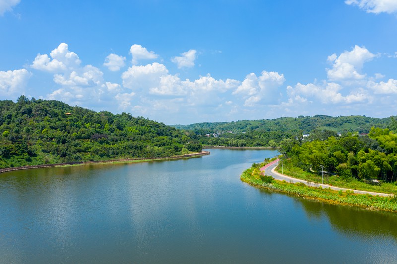 中梁鎮(zhèn)燦若湖。中梁鎮(zhèn)供圖