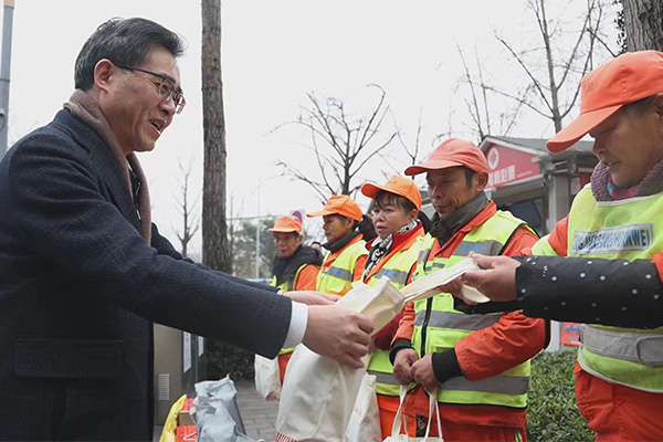 慰問活動現(xiàn)場。重慶市人力社保局供圖