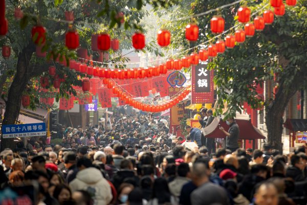 十八梯吸引眾多游客打卡。渝中區(qū)委宣傳部供圖