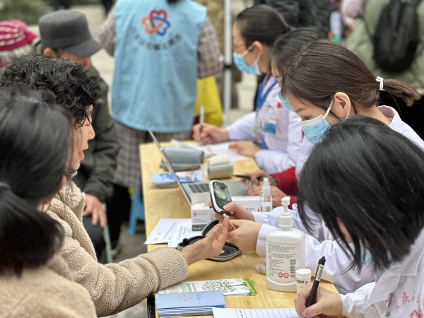 醫(yī)療服務(wù)義診。大石壩街道供圖