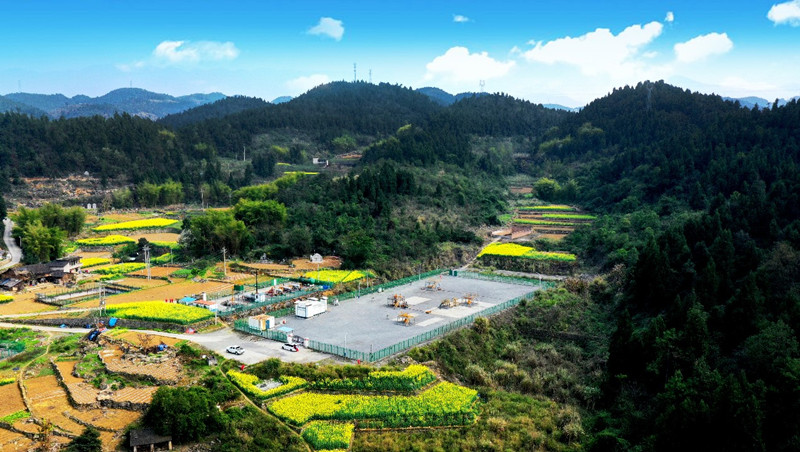 涪陵頁巖氣田采氣平臺航拍。李占軍攝