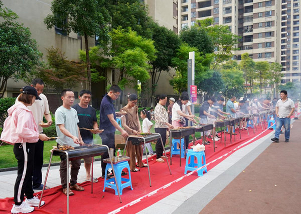 “夏日一起趣”活動現(xiàn)場。天力物業(yè)供圖